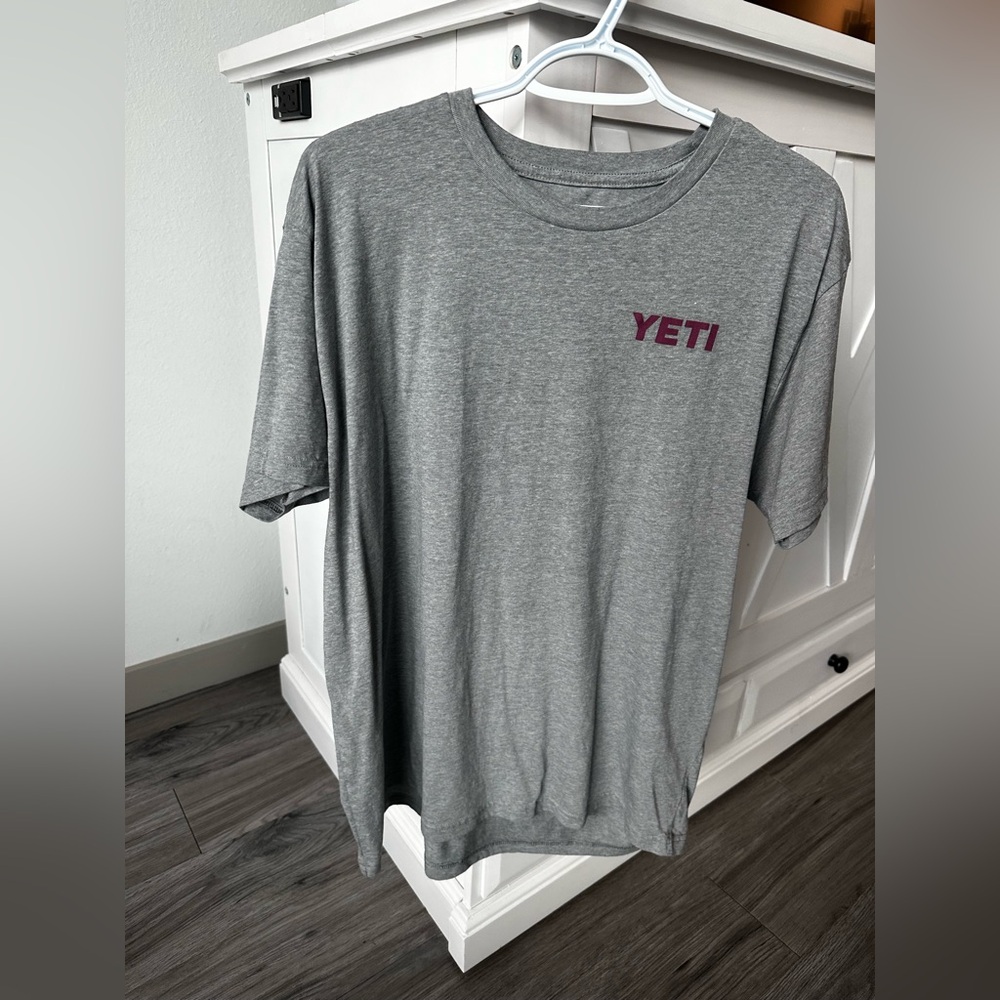 YETI Heather Gray Short Sleeve Tee L